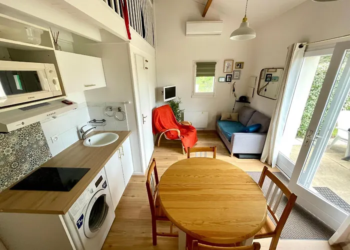 Hébergement de vacances Maison Avec Piscine Chauffée Et Tennis, Proche - 4 Pers., - Fr-1-231-324 *