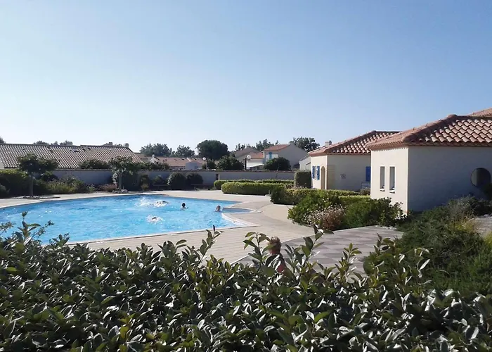 Hébergement de vacances Maison Avec Piscine Chauffée Et Tennis, Proche - 4 Pers., - Fr-1-231-324 *