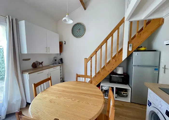 Maison Avec Piscine Chauffée Et Tennis, Proche - 4 Pers., - Fr-1-231-324