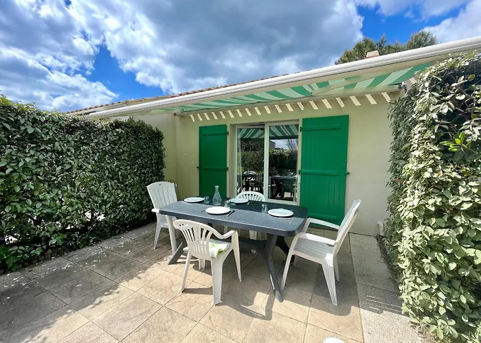 Hébergement de vacances Maison Avec Piscine Chauffée Et Tennis, Proche - 4 Pers., - Fr-1-231-324 *